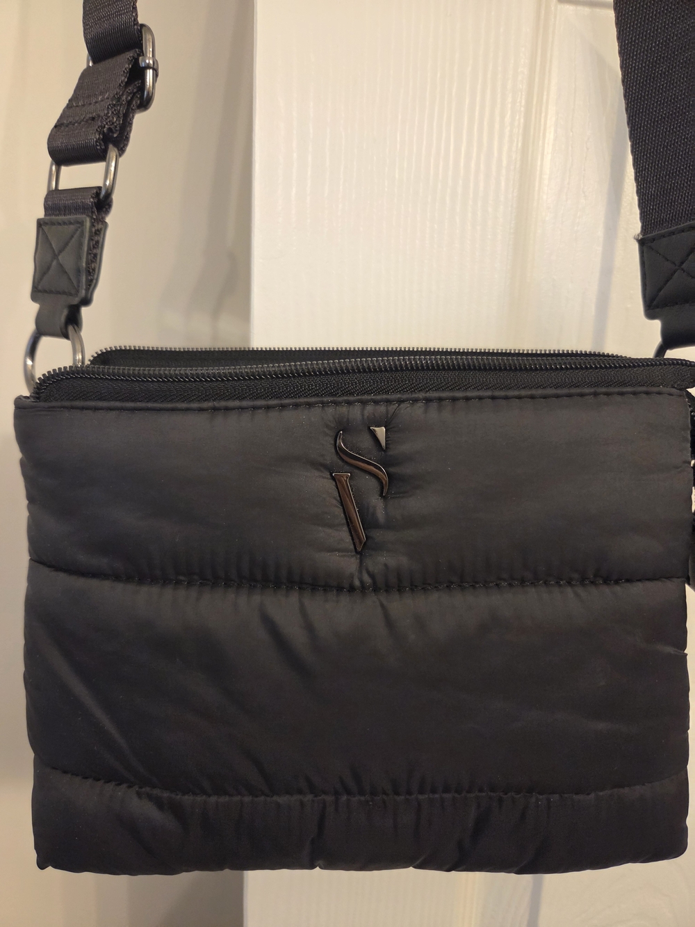 Vera Wang Stylish Black Quilted Crossbody Bag
